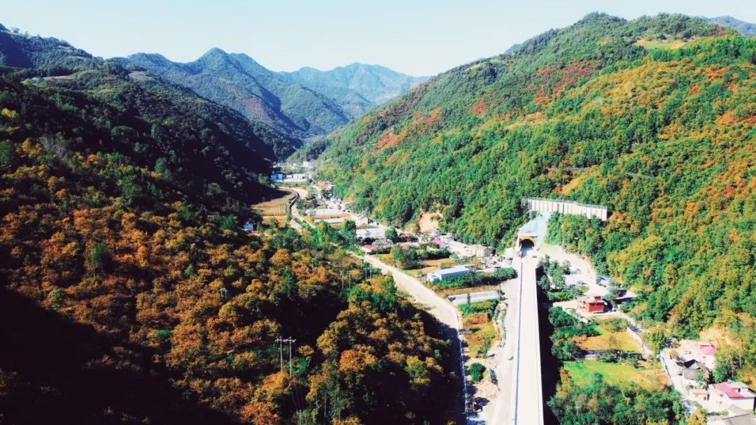 隧贯山河!三条设计时速350公里的高铁隧道贯通 隧贯山河!三条设计时速350公里的高铁隧道贯通