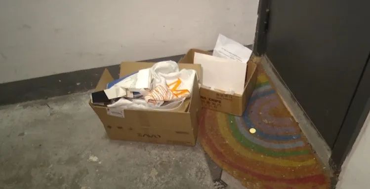 11个退货快递放家门口被偷，谁该担责？