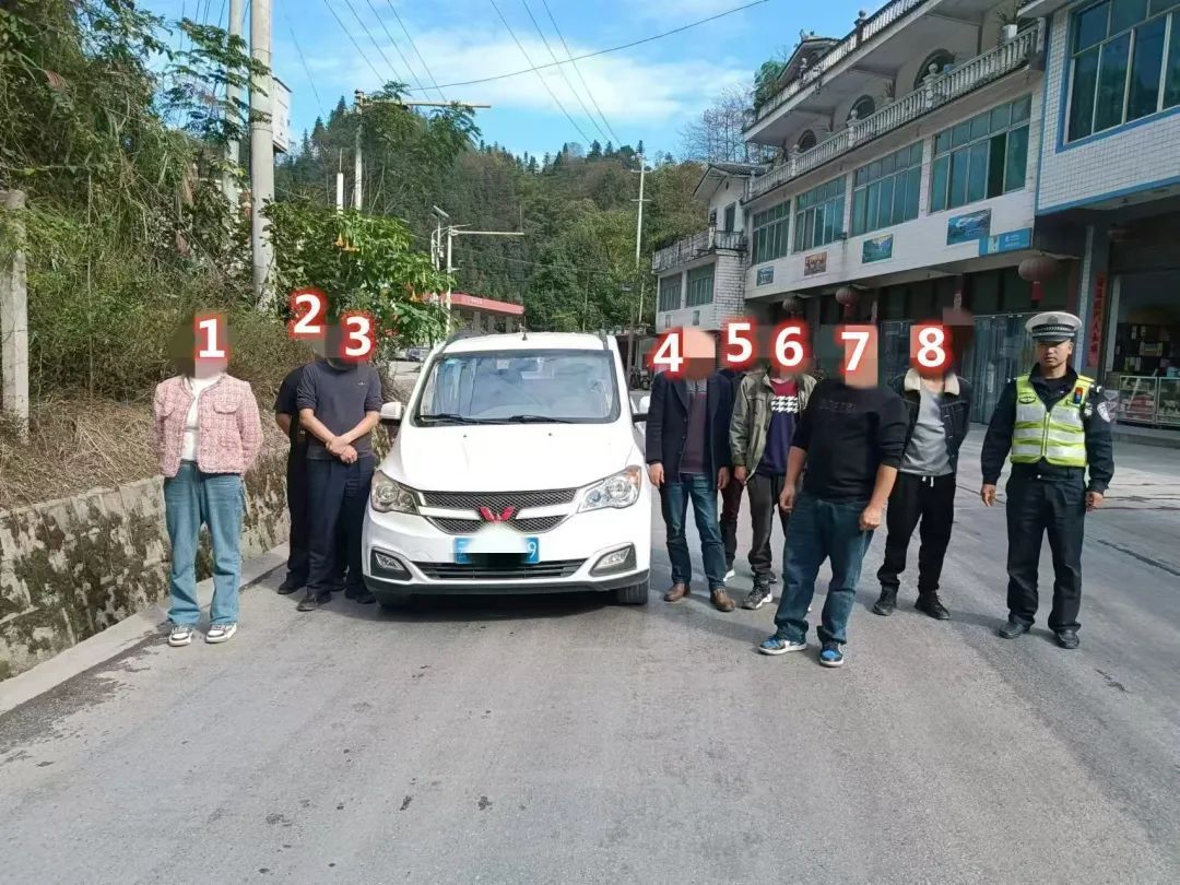 “挤”满了逃生空间，“超”出了风险隐患……