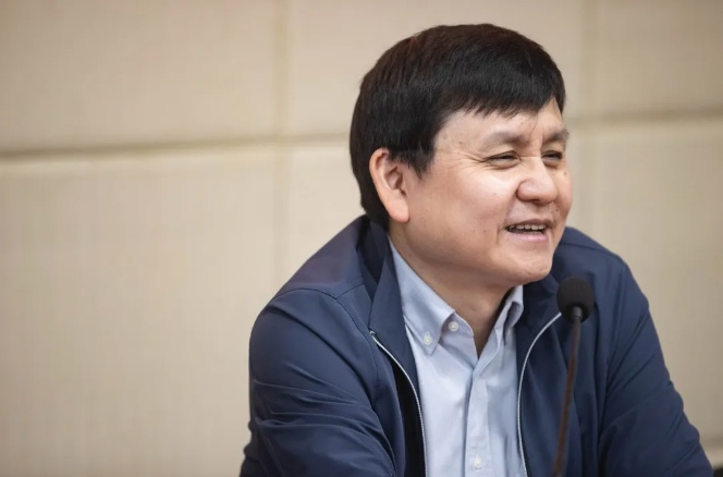 张文宏新身份曝光!网友:想到范志毅 张文宏新身份曝光!网友:想到范志毅