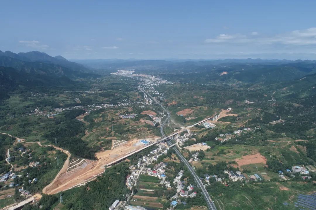 隧贯山河!三条设计时速350公里的高铁隧道贯通 隧贯山河!三条设计时速350公里的高铁隧道贯通