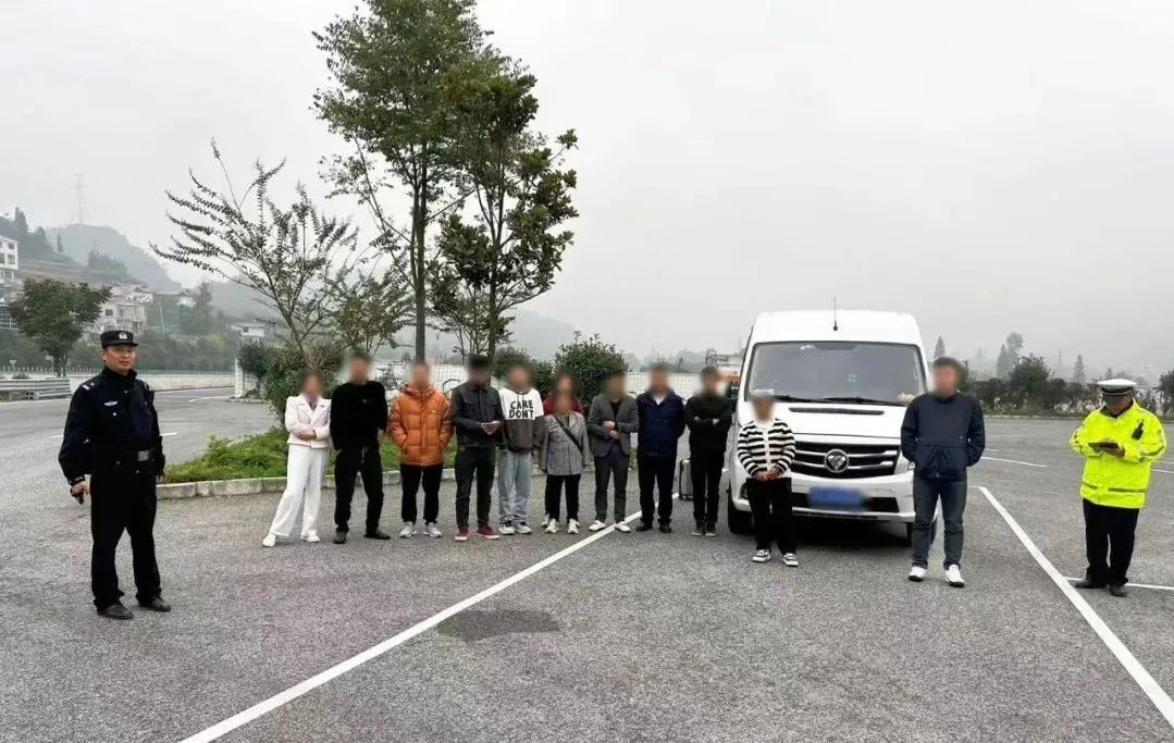 “挤”满了逃生空间，“超”出了风险隐患……