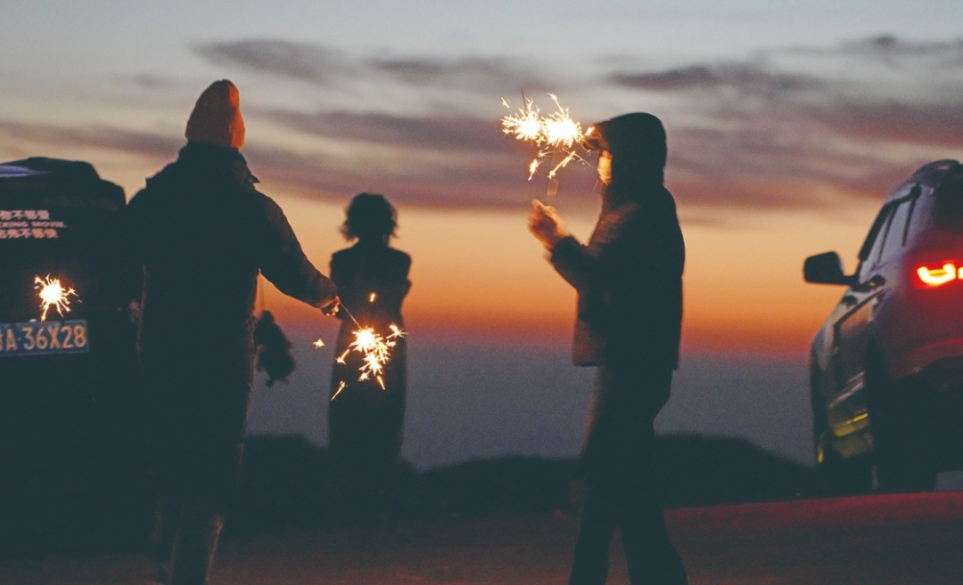 每天近三千人奔赴日出之旅!青海拉脊山又火了 每天近三千人奔赴日出之旅!青海拉脊山又火了