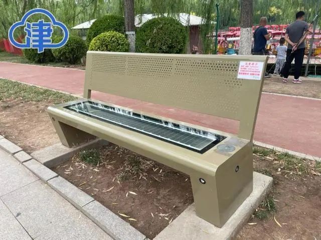 网友:竟被天津路灯杆“圈粉”了!建议全国推广! 网友:竟被天津路灯杆“圈粉”了!建议全国推广!