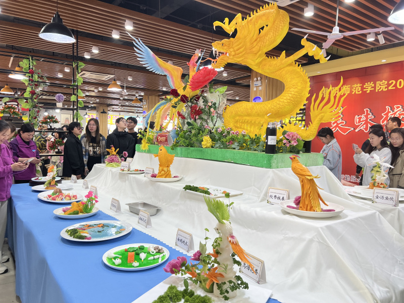 江苏一高校美食节抽“霸王餐”,可在食堂免费吃一个月,中奖女生:会和室友一起分享 江苏一高校美食节抽“霸王餐”,可在食堂免费吃一个月,中奖女生:会和室友一起分享