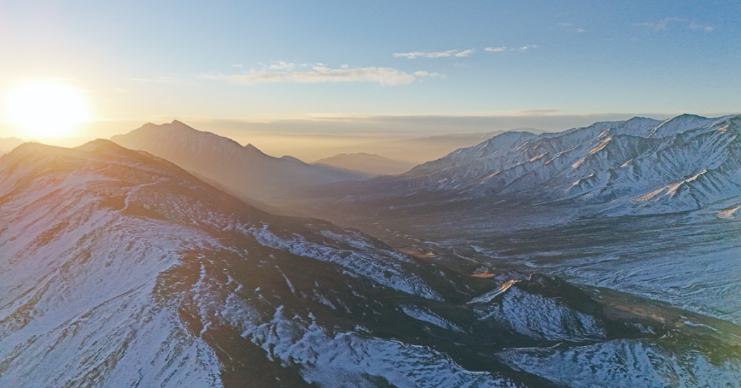 每天近三千人奔赴日出之旅!青海拉脊山又火了 每天近三千人奔赴日出之旅!青海拉脊山又火了