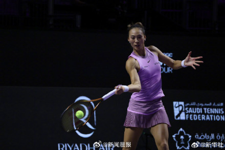 拿下小组生死战再创纪录，郑钦文挺进半决赛