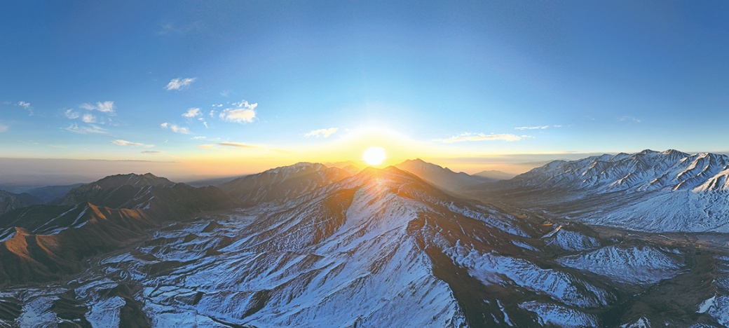 每天近三千人奔赴日出之旅!青海拉脊山又火了 每天近三千人奔赴日出之旅!青海拉脊山又火了