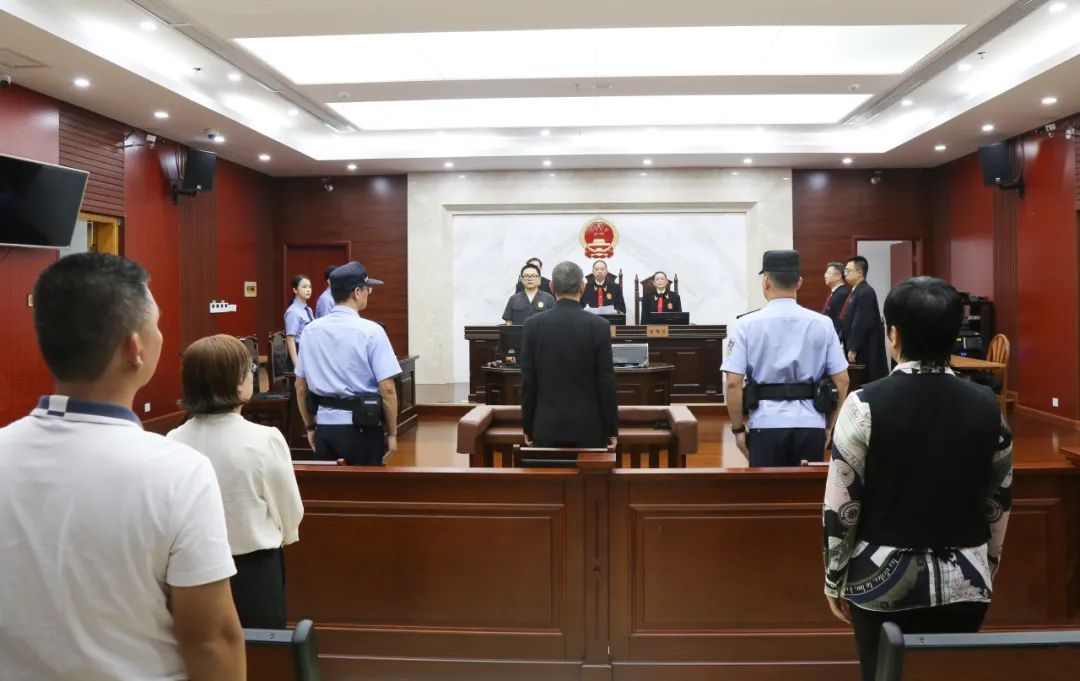 郑俊康受贿、滥用职权案一审判了！