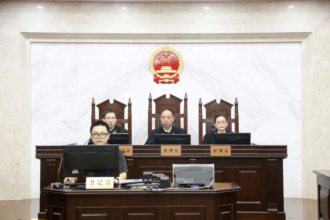 郑俊康受贿、滥用职权案一审判了！