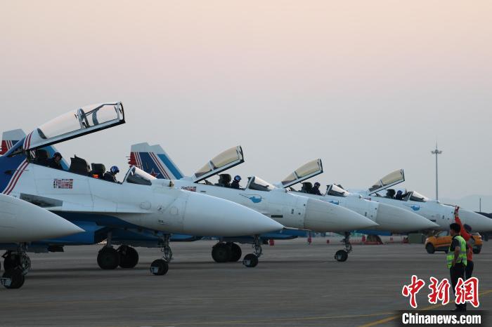 俄罗斯“勇士”飞行表演队全新换装重返中国航展 俄罗斯“勇士”飞行表演队全新换装重返中国航展