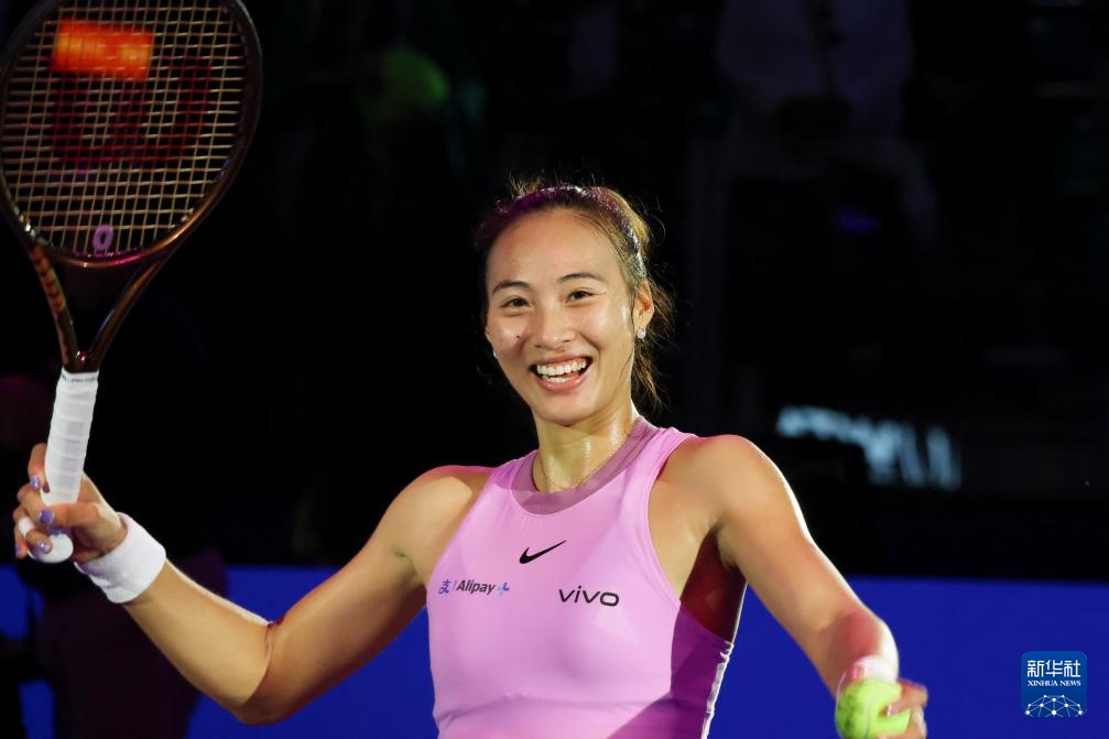 WTA年终总决赛：郑钦文晋级半决赛
