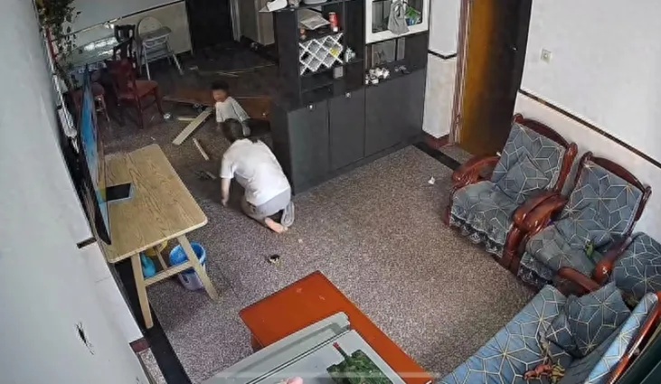 “烧伤妈妈”术后首次开口说话，“一辈子的苦都吃完了”