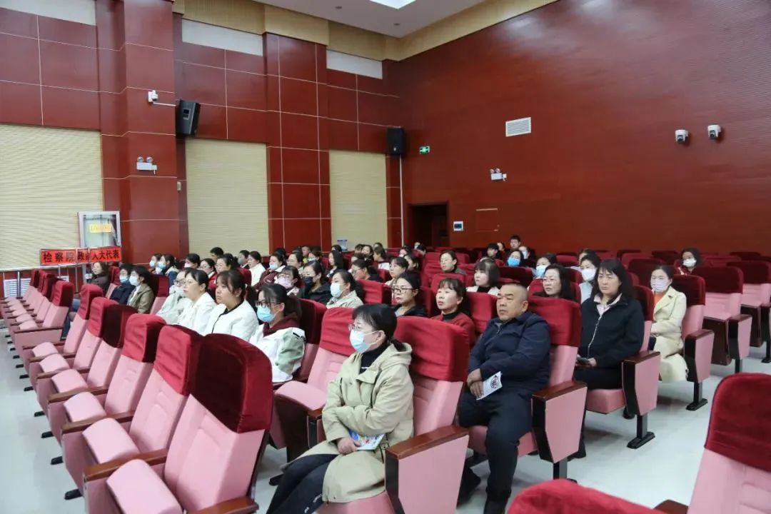 售卖右美沙芬给吸毒人员，药店店主明知故犯获刑