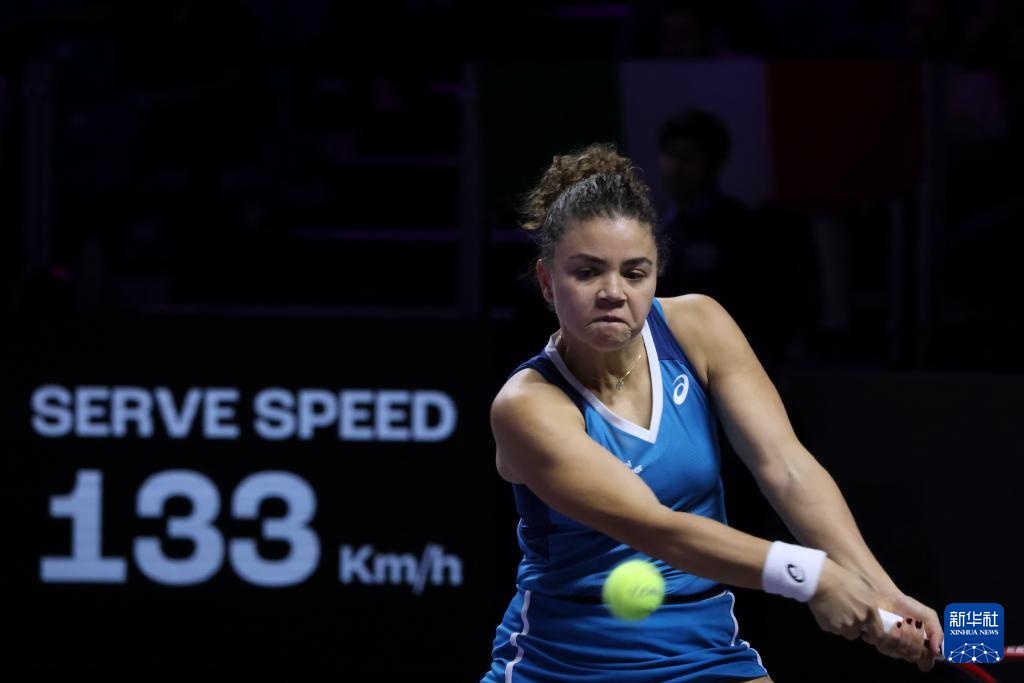 WTA年终总决赛：郑钦文晋级半决赛