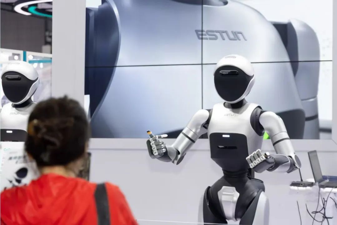 广东多地拟纳入紧缺工种，“AI的老师”火了！