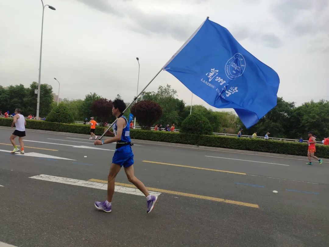 高考完就去了工地的他,一路逆袭读研!为ICU患者写下这些…… 高考完就去了工地的他,一路逆袭读研!为ICU患者写下这些……