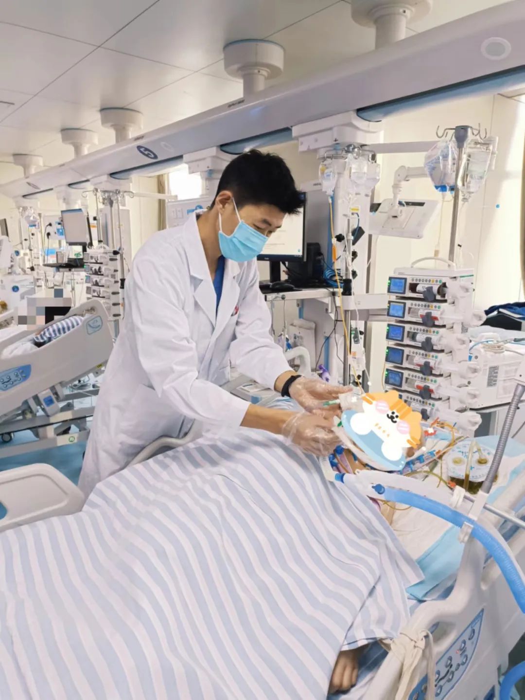 高考完就去了工地的他,一路逆袭读研!为ICU患者写下这些…… 高考完就去了工地的他,一路逆袭读研!为ICU患者写下这些……