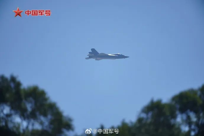 歼-35A亮相!首席专家:建议大家关注一下颜值 歼-35A亮相!首席专家:建议大家关注一下颜值