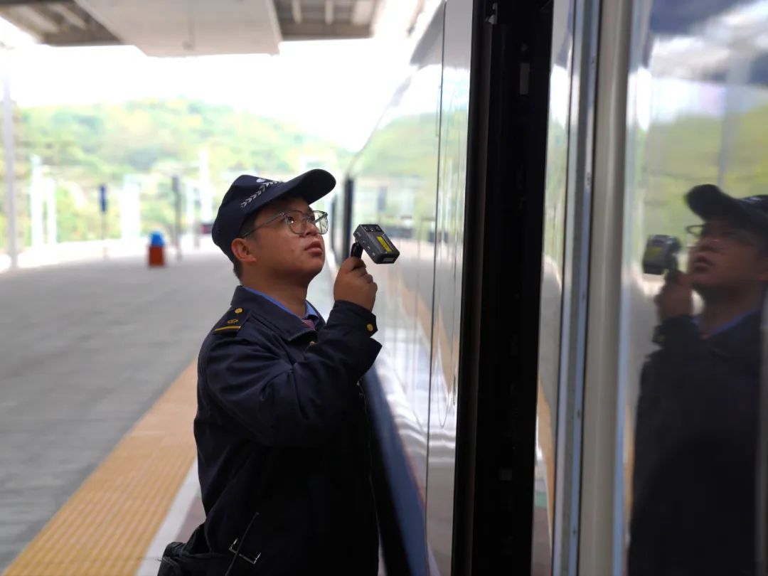 出发！爽爽贵阳⇋神奇九寨的直达列车成功首开