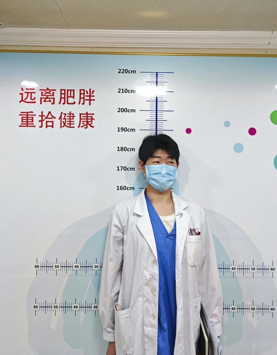 高考完就去了工地的他,一路逆袭读研!为ICU患者写下这些…… 高考完就去了工地的他,一路逆袭读研!为ICU患者写下这些……