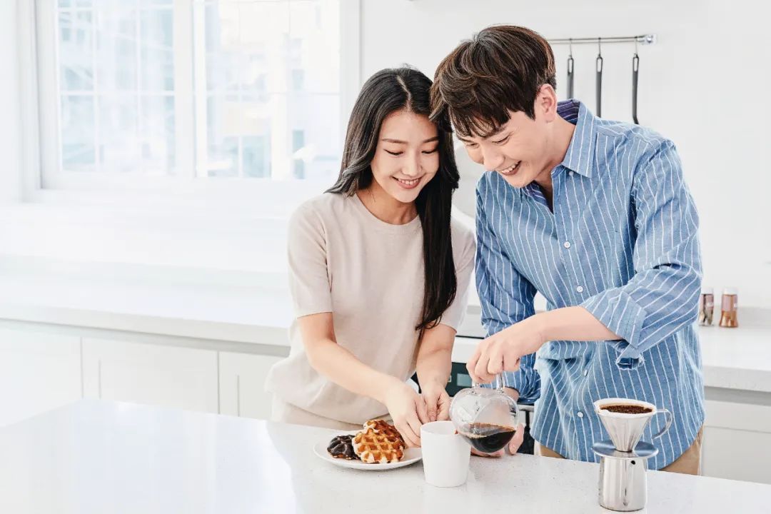 同居期间为男友购置房产和车辆，男友去世后遗产怎么分