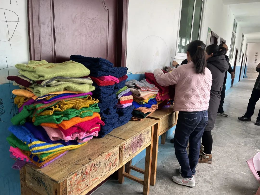 “毛衣奶奶”，毛衣收到了！