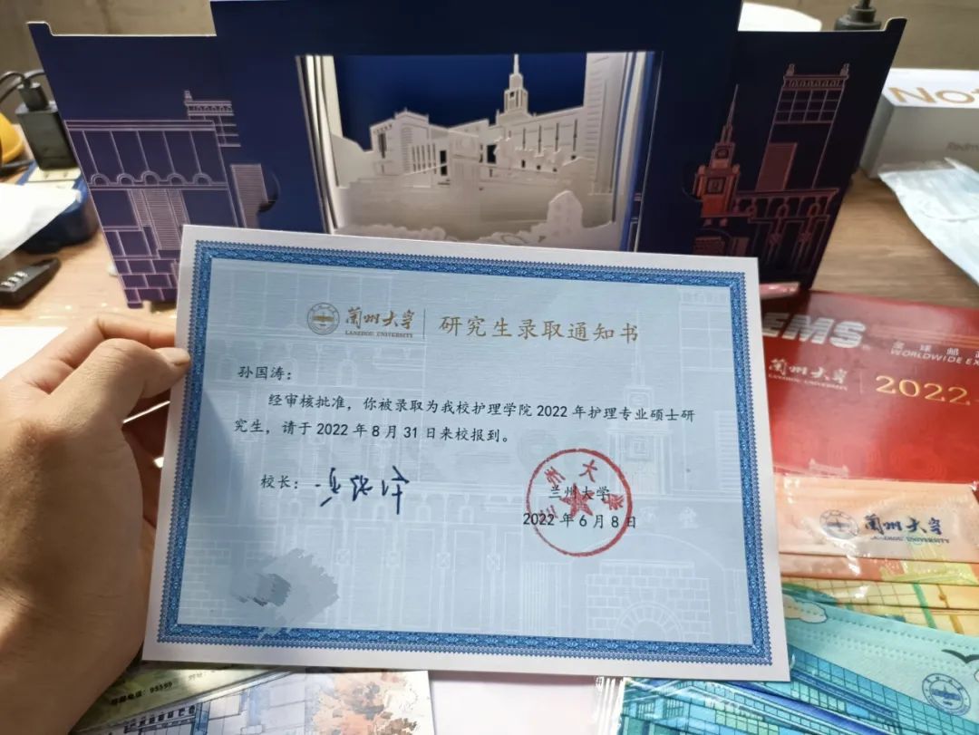 高考完就去了工地的他,一路逆袭读研!为ICU患者写下这些…… 高考完就去了工地的他,一路逆袭读研!为ICU患者写下这些……