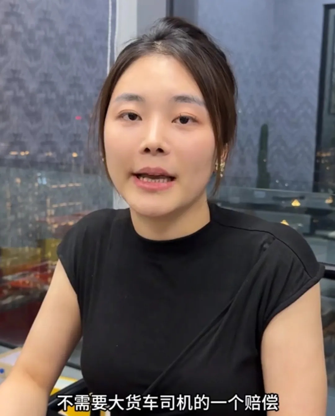 神秘身份曝光！被撞劳斯莱斯女车主：不需要货车司机赔偿