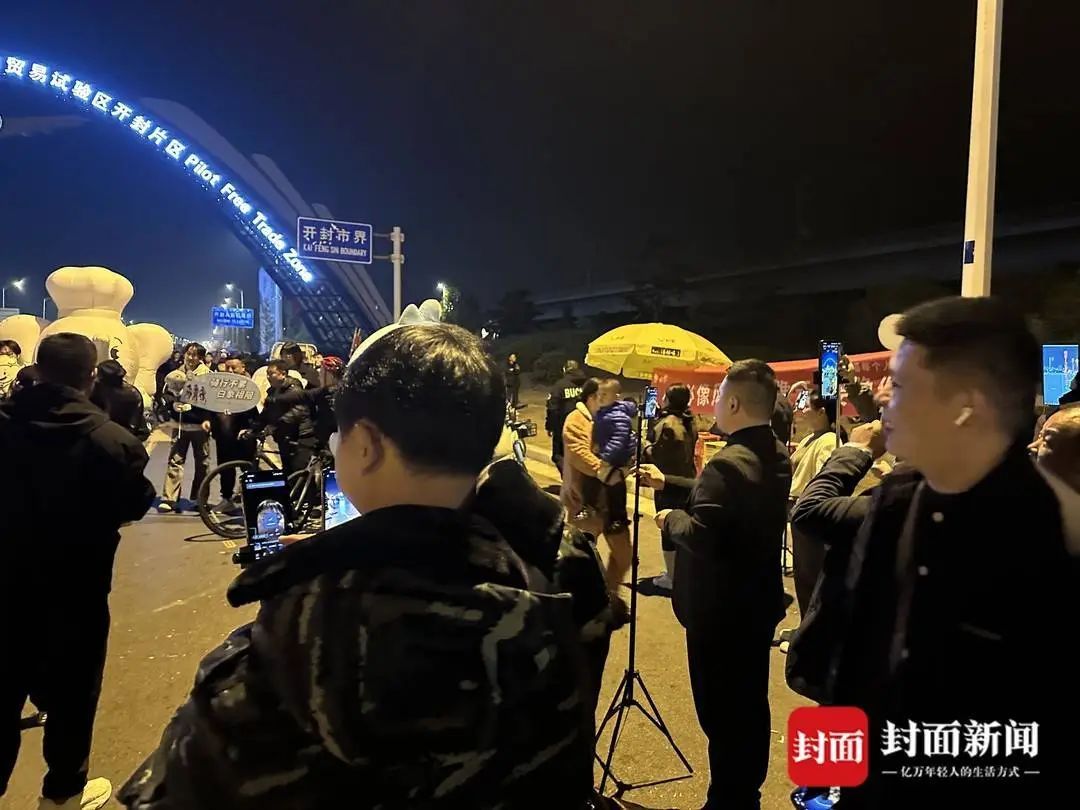 探访火爆的“夜骑开封”：青春狂欢背后，安全考验在持续