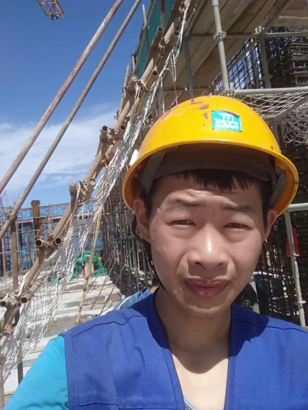 高考完就去了工地的他,一路逆袭读研!为ICU患者写下这些…… 高考完就去了工地的他,一路逆袭读研!为ICU患者写下这些……