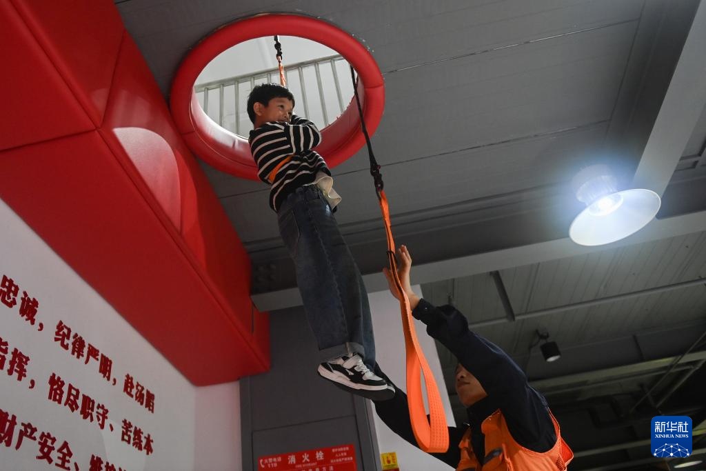 浙江杭州：消防安全从娃娃抓起