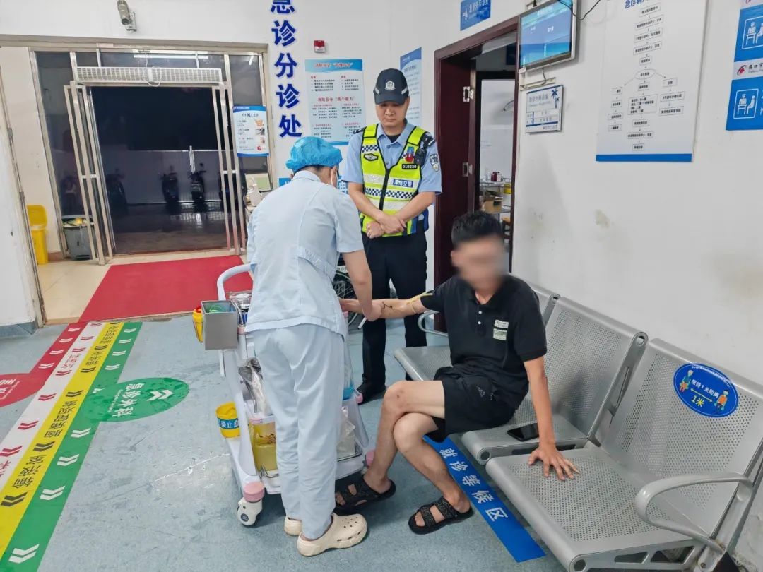 喝酒至凌晨2点,男子驾车撞护栏花坛后,竟在车里睡着…… 喝酒至凌晨2点,男子驾车撞护栏花坛后,竟在车里睡着……