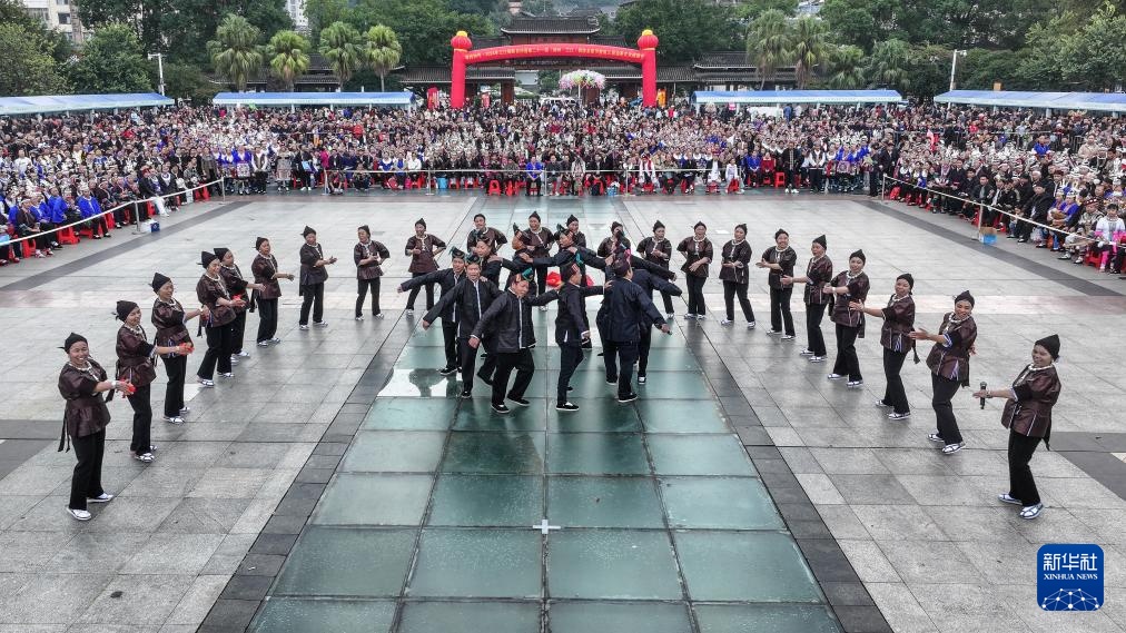 广西三江：侗族群众欢庆多耶节