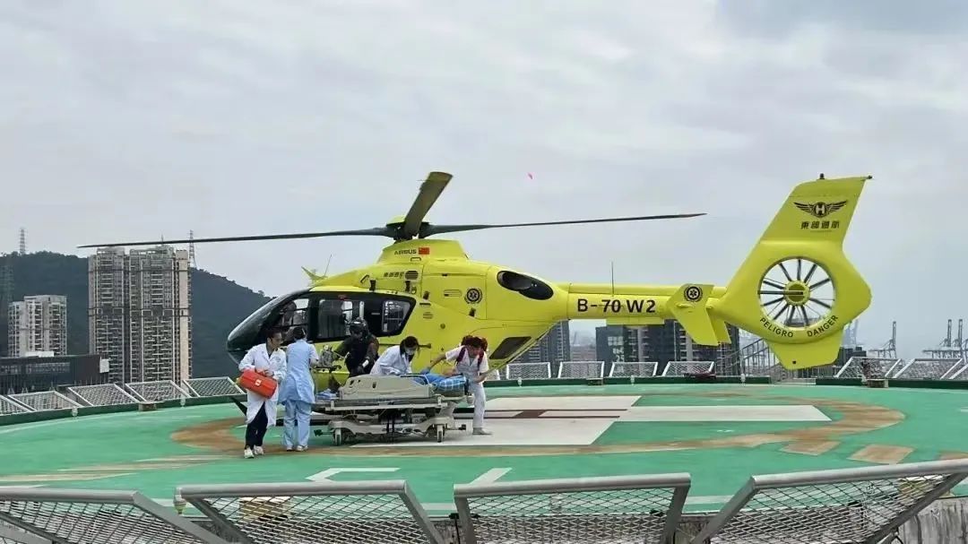 12分钟极速营救!深圳直升机救援堪比“电影大片” 12分钟极速营救!深圳直升机救援堪比“电影大片”