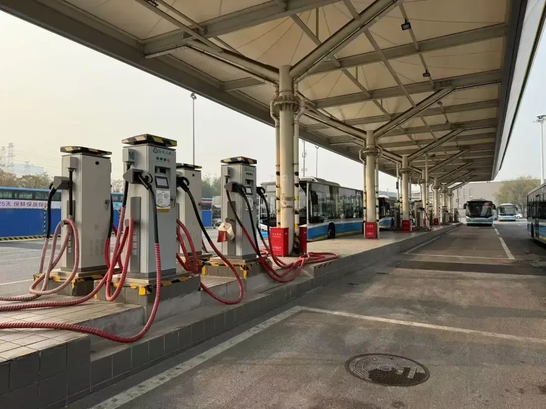 冬天坐公交暖和吗？北京公交集团冬运保障这样做——