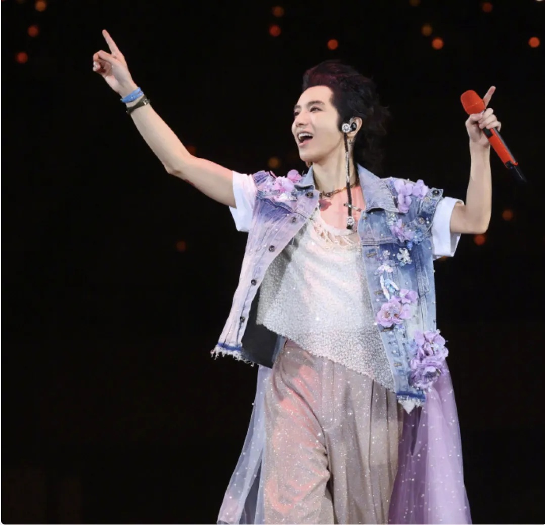 华晨宇一个举动引热议!此前朱丹自曝因此被骗光积蓄 华晨宇一个举动引热议!此前朱丹自曝因此被骗光积蓄