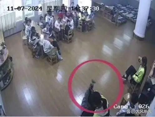 “竹签扎嘴、提腿倒立……”官方通报家长反映幼师体罚学生！