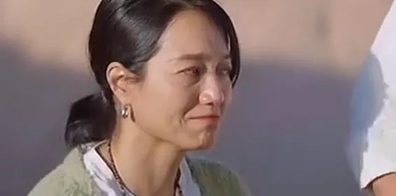 歌手华晨宇一个举动,网友炸锅了! 歌手华晨宇一个举动,网友炸锅了!