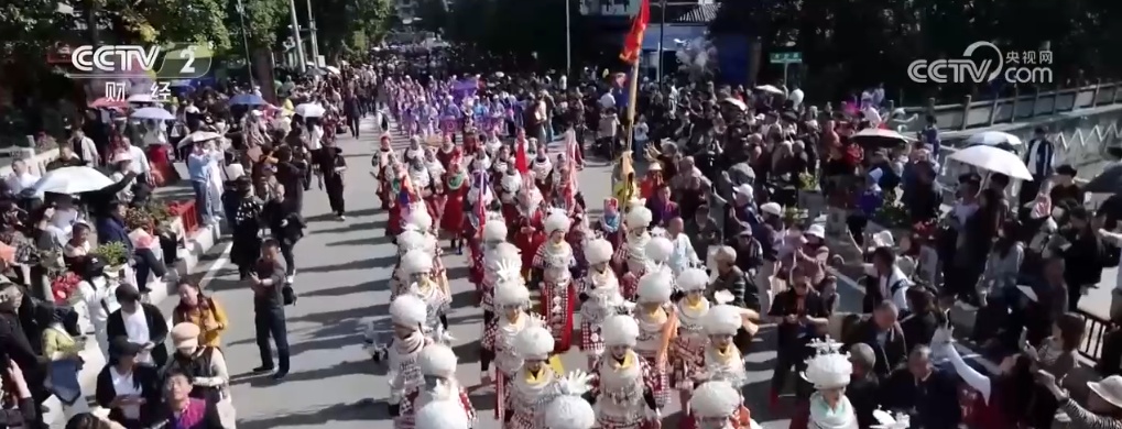 长桌宴、讨花带、拦门酒 “传统节日+旅游”赋能乡村促振兴