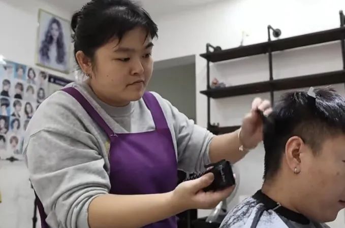 定价30元的女理发师爆火后，有同行急了：拉低行业档次