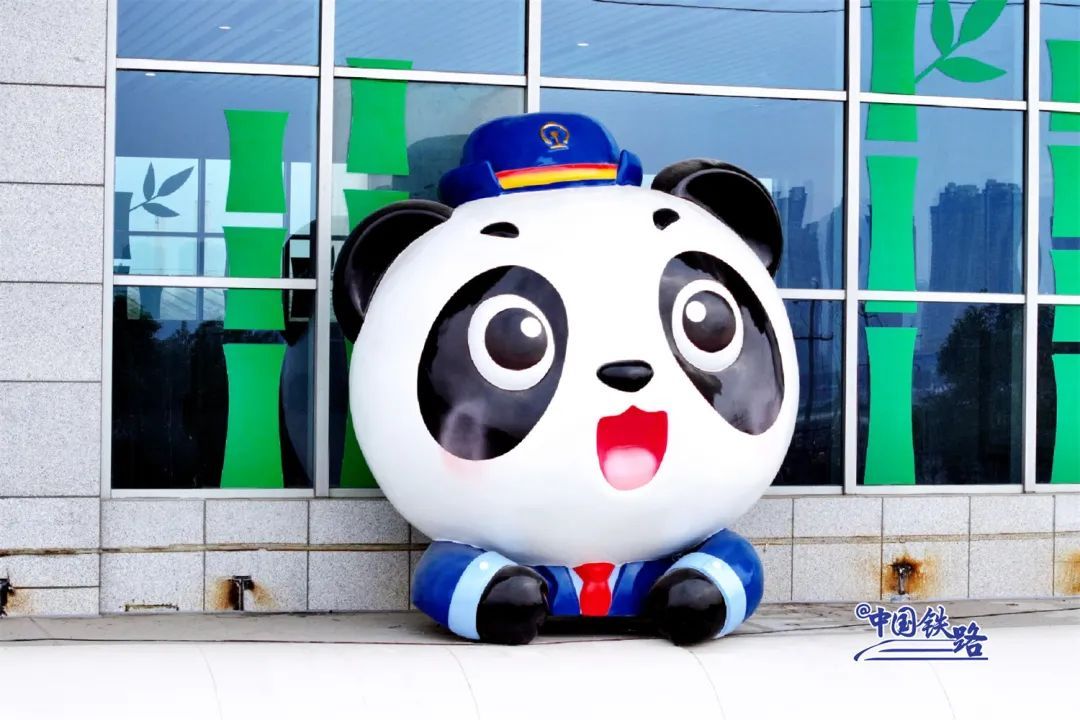 “最萌”火车站亮相！网友：没见过这种站牌