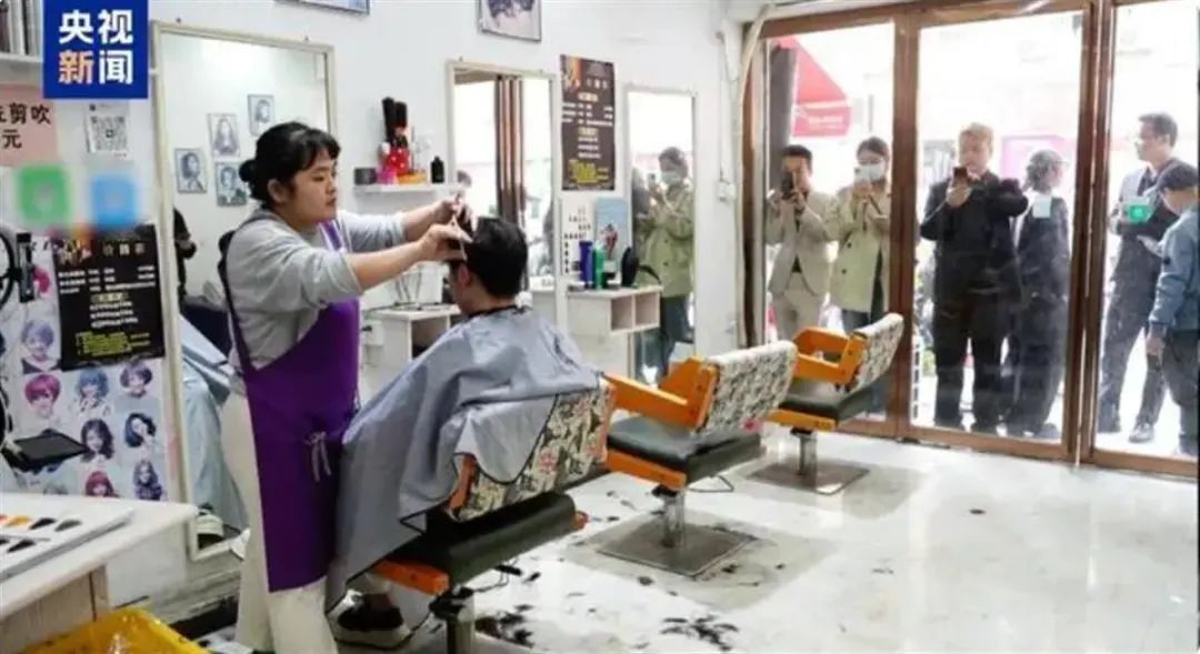 郑州也有晓华同款理发店了？取名：“听懂话的理发店”
