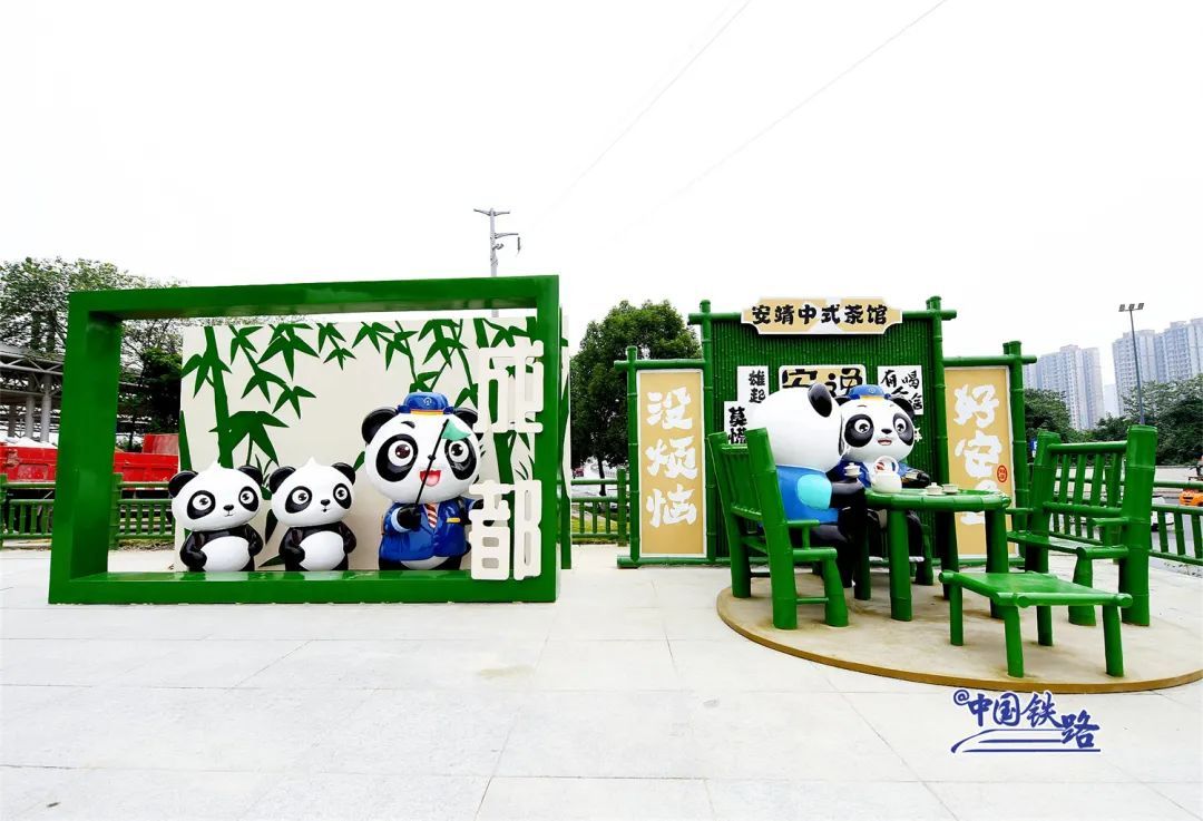“最萌”火车站亮相！网友：没见过这种站牌