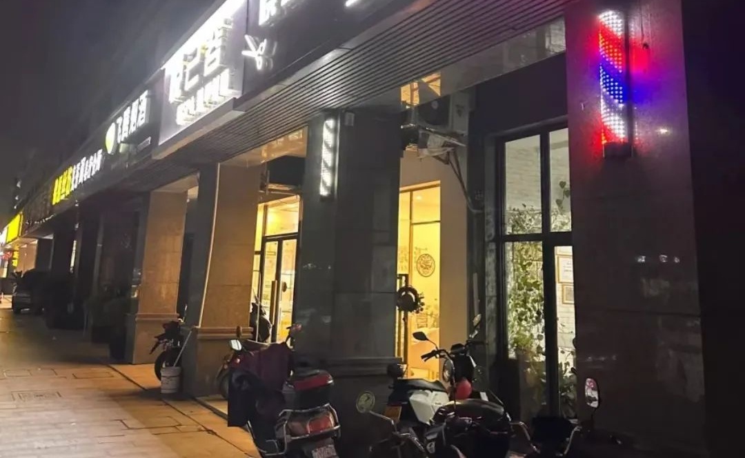 杭州一理发店爆火，网友赞不绝口！有人特地开30公里前来…