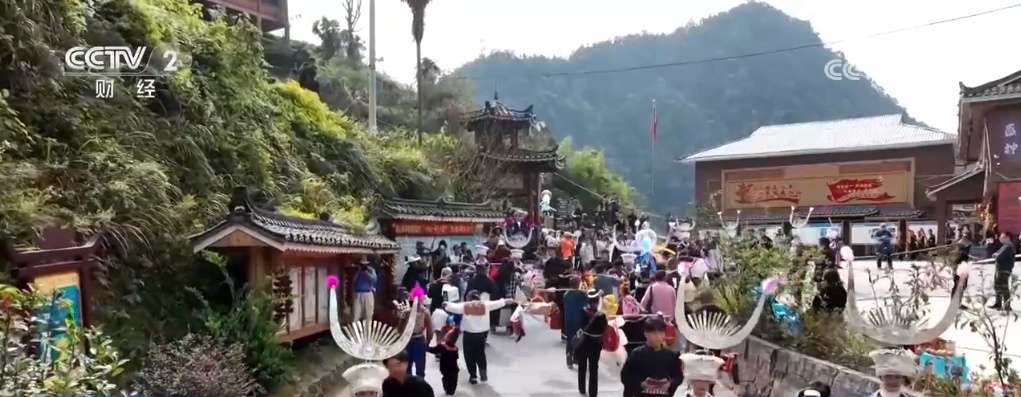 长桌宴、讨花带、拦门酒 “传统节日+旅游”赋能乡村促振兴