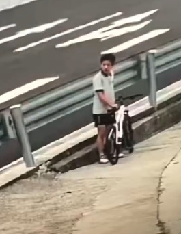 “曾被女友家长在办公室扇巴掌”，福建莆田男生离校出走，家属：河边发现单车