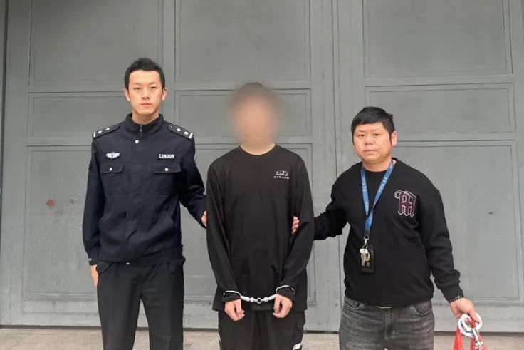 “我被假警察诈骗了!”民警:那是真的…… “我被假警察诈骗了!”民警:那是真的……