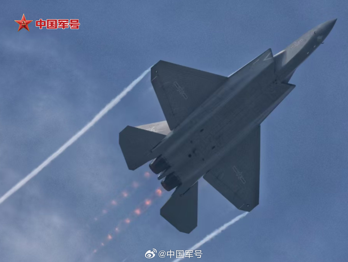 帅到窒息!歼-35A开加力出现“马赫环” 帅到窒息!歼-35A开加力出现“马赫环”