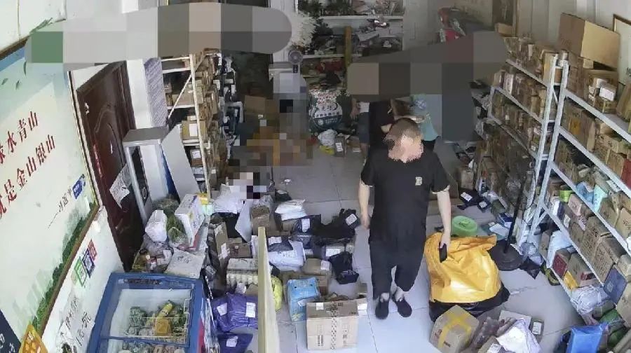 女子收到陌生快递 &nbsp;拆开惊出一身冷汗